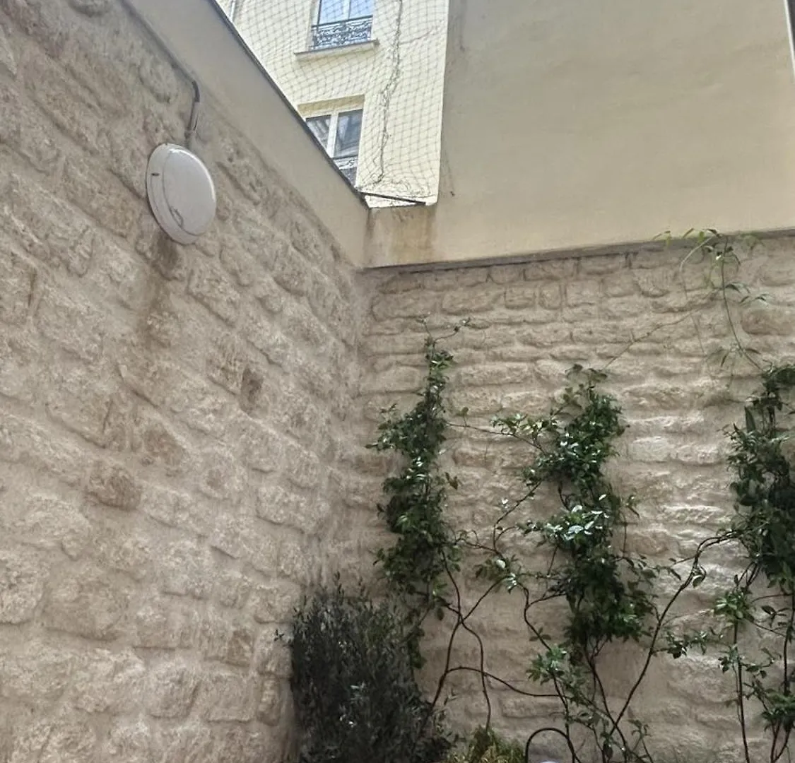 Apartment Grand Avec Patio A 14eme