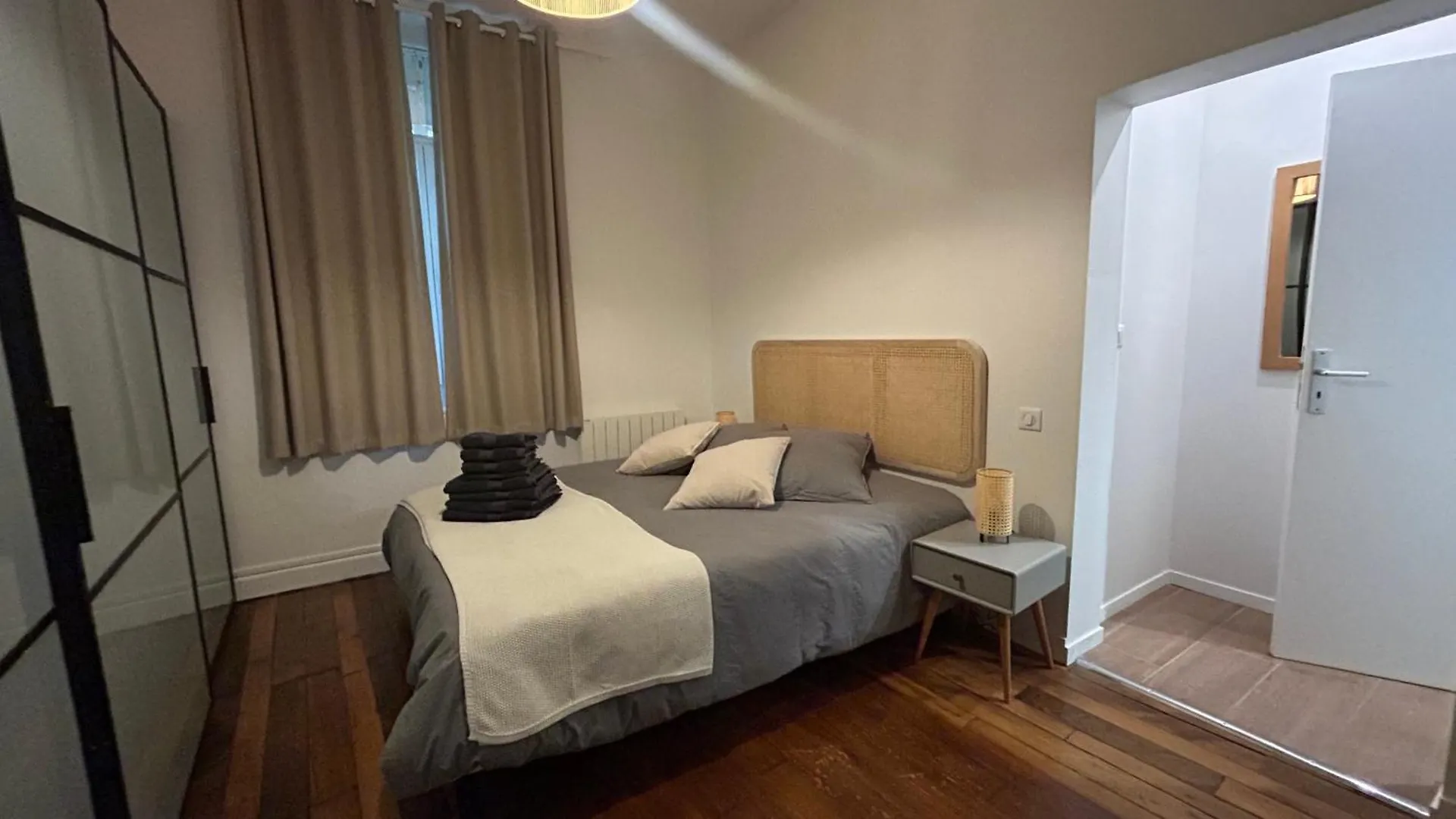 Grand Avec Patio A 14eme アパート *